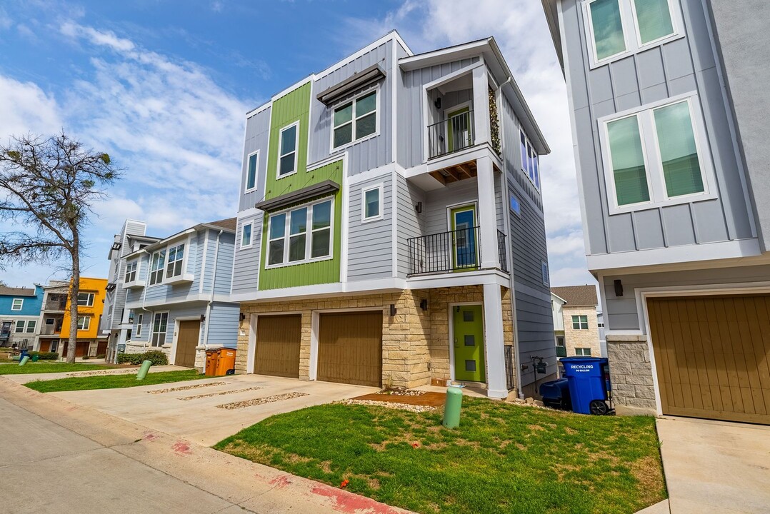 1924 Warely Ln in Austin, TX - Building Photo