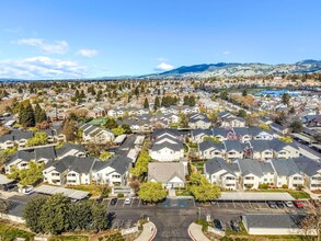 Emerald Pointe in Rohnert Park, CA - Foto de edificio - Building Photo