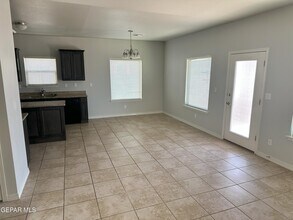 3756 Loma Jacinto in El Paso, TX - Building Photo - Building Photo