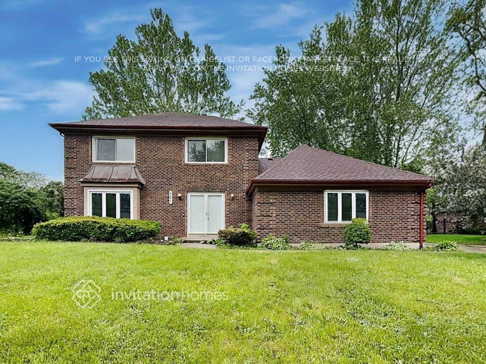 721 Westshore Dr in Shorewood, IL - Building Photo