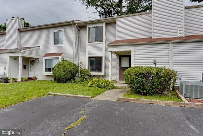 128 Briar Ct in Evesham, NJ - Building Photo - Building Photo