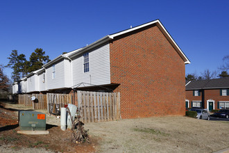 Mt Olive Townhomes in Commerce, GA - Foto de edificio - Building Photo