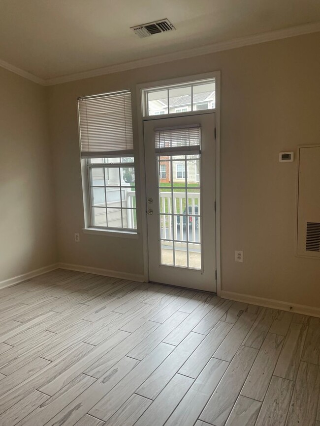 property at 1035 Weybridge Ct