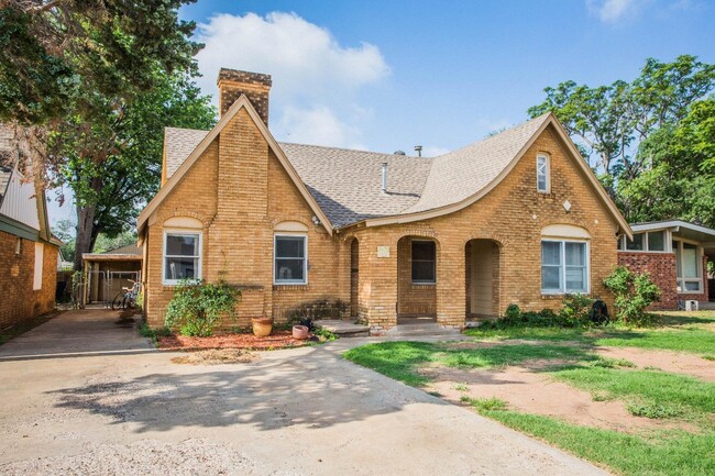 2425 22nd St in Lubbock, TX - Foto de edificio - Building Photo