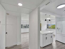 2771 Taft St in Hollywood, FL - Building Photo