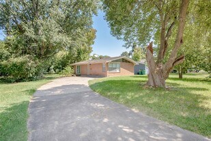 2024 Bogatto St in La Marque, TX - Building Photo