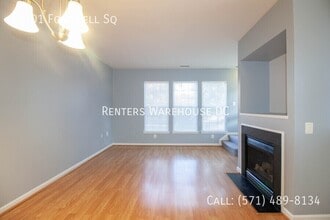 23101 Fontwell Square in Sterling, VA - Building Photo - Building Photo