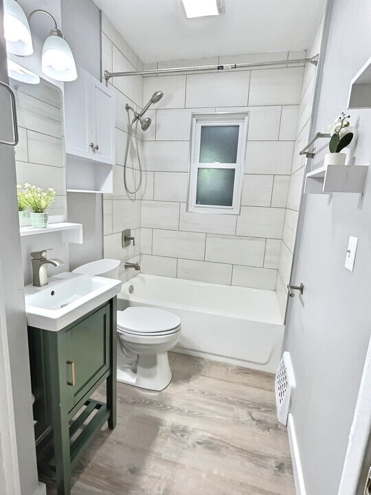 2634 N Bartlett Ave, Unit Upper in Milwaukee, WI - Building Photo