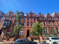 Chateaus at 1012 N Calvert in Baltimore, MD - Foto de edificio - Building Photo