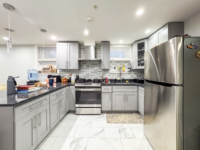 62 Hecla St, Unit B in Boston, MA - Building Photo - Building Photo