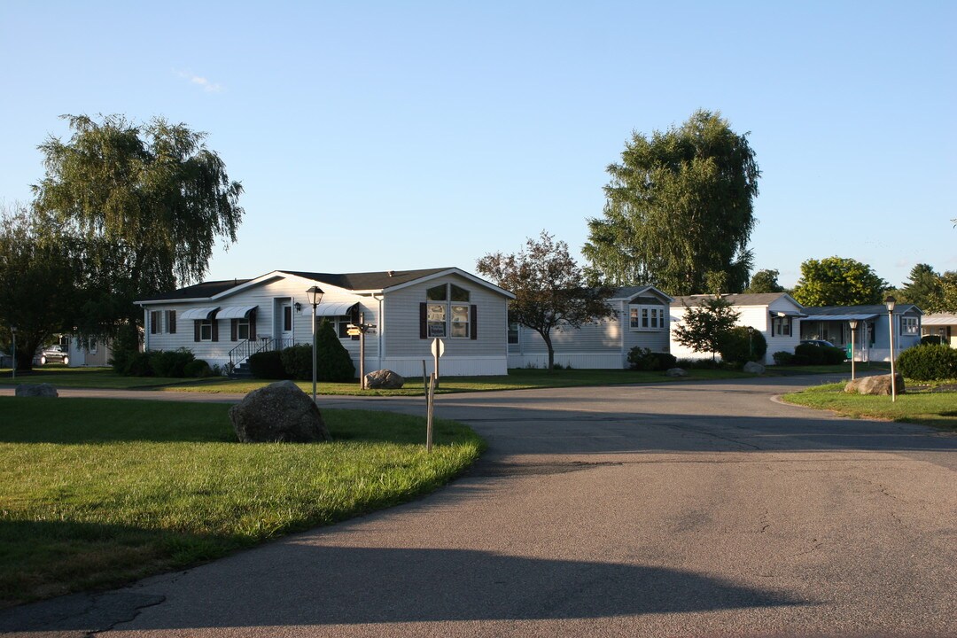 Rocky Knoll Estates in Taunton, MA - Building Photo