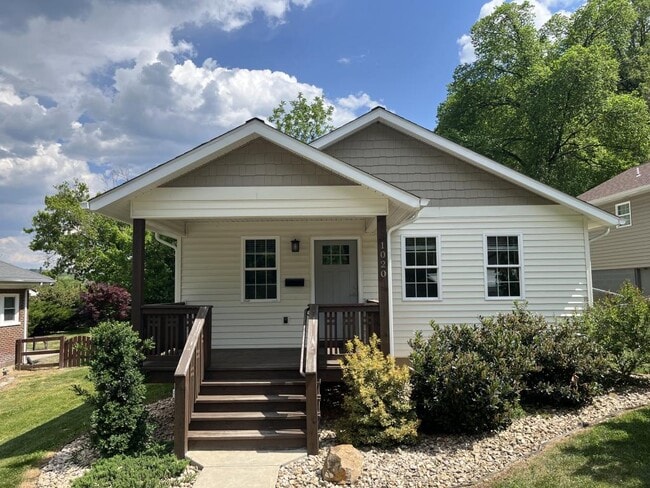 property at 1020 Primrose St SE
