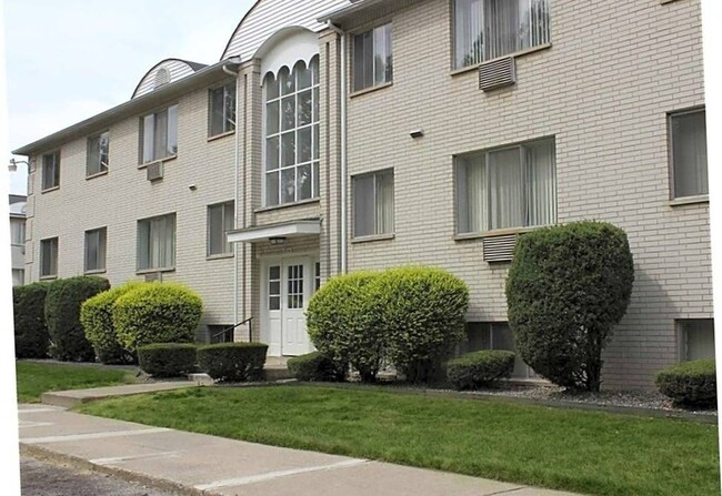 Country Club Manor Apartments