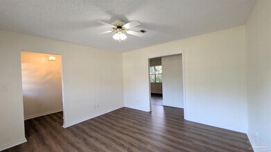 6942 Falcon Dr in Pensacola, FL - Building Photo - Building Photo