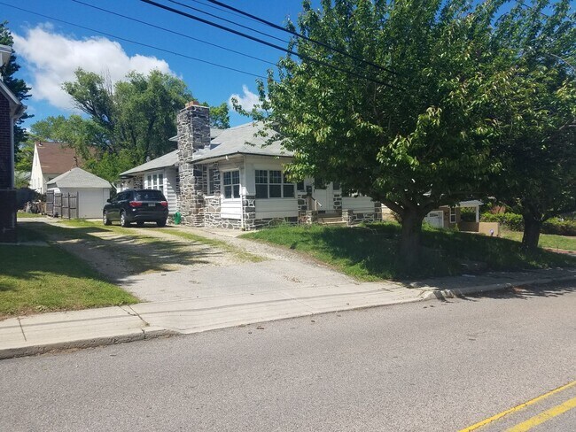 property at 686 Summit Ave