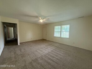 105 Royal Ct in Jacksonville, NC - Building Photo - Building Photo