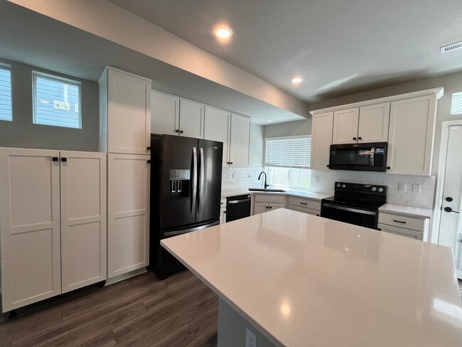 4541 N Quemoy St in Aurora, CO - Foto de edificio - Building Photo