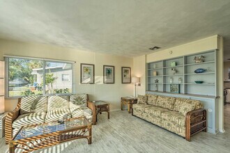 1017 Pineland Ave in Venice, FL - Building Photo - Building Photo