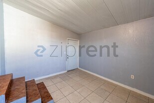 Unit in Miami, FL - Building Photo