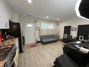 839 E Santa Anita Ave in Burbank, CA - Building Photo - Building Photo