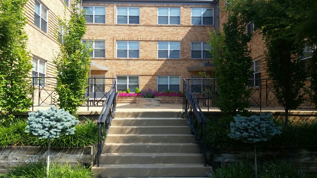 Clayton Place Apartments in St. Louis, MO - Foto de edificio - Building Photo