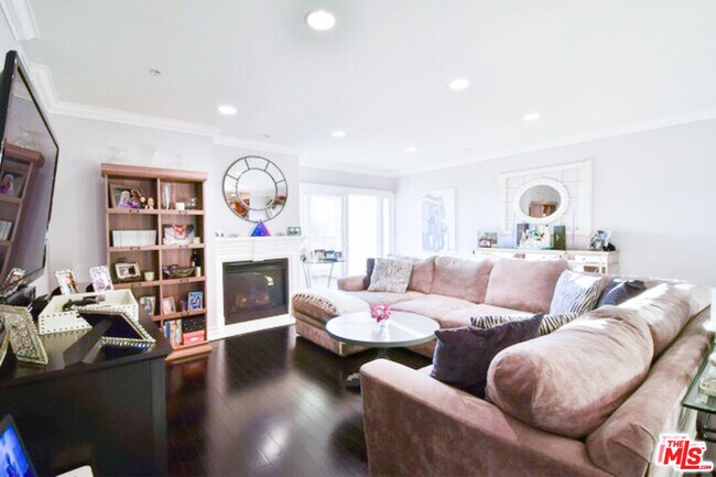 1828 Glendon Ave-Unit -PH3 in Los Angeles, CA - Building Photo - Building Photo