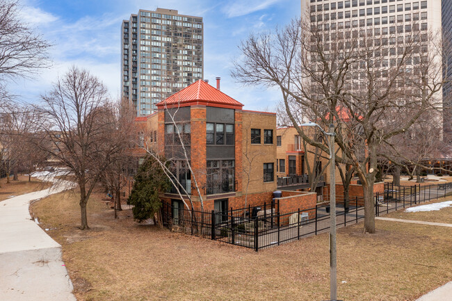 950 W Berwyn Ave in Chicago, IL - Foto de edificio - Building Photo