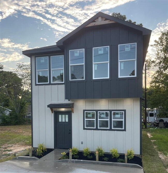 11179 Apple Tree in Willis, TX - Building Photo - Building Photo