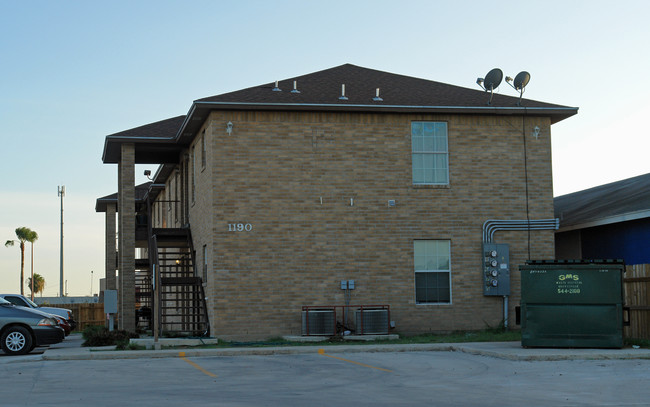 1190 Robinhood Dr in Brownsville, TX - Building Photo - Building Photo