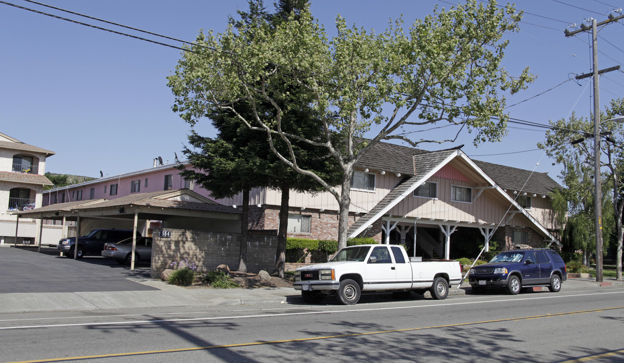 562 Bancroft Ave in San Leandro, CA - Building Photo