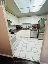 135-2135 Hillcrest Ave in Mississauga, ON - Building Photo - Building Photo