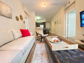 4504 W Spruce St-Unit -130 in Tampa, FL - Building Photo - Building Photo