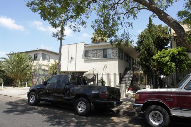 6137 Eleanor Ave in Los Angeles, CA - Building Photo - Building Photo