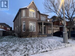 11 Pine Landing Trail in Brampton, ON - Building Photo - Building Photo