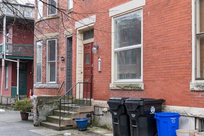211 Hamilton St in Harrisburg, PA - Building Photo - Building Photo