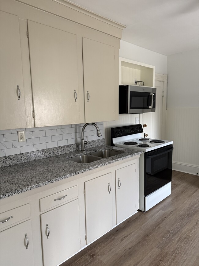 89 Belmont St in Manchester, NH - Building Photo - Building Photo