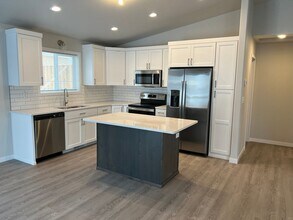 3767 Chinook Dr S in Fargo, ND - Building Photo - Building Photo