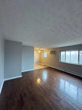 320 Hanna Ave, Unit A-1 in Loveland, OH - Foto de edificio - Building Photo