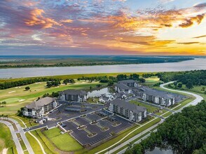 Silas Park in Savannah, GA - Foto de edificio - Building Photo