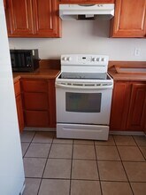 719 N Eucalyptus Ave, Unit 17 A in Inglewood, CA - Foto de edificio - Building Photo