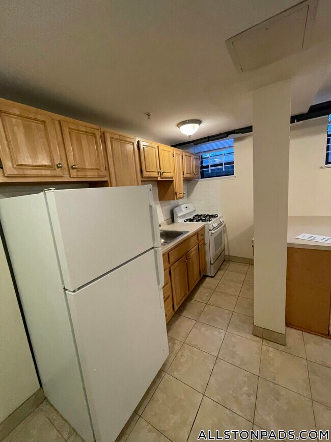 1144 Commonwealth Ave in Boston, MA - Foto de edificio - Building Photo