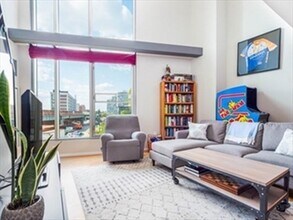 1 Earhart St in Cambridge, MA - Building Photo - Building Photo