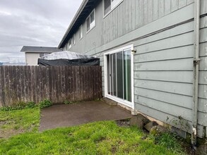 456 S 42nd St in Springfield, OR - Building Photo - Building Photo