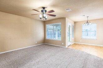 528 Starling Creek in New Braunfels, TX - Building Photo - Building Photo