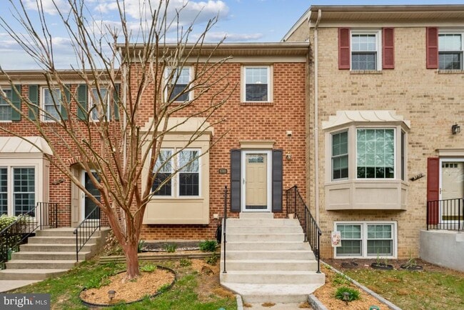 property at 9769 Lakepointe Dr