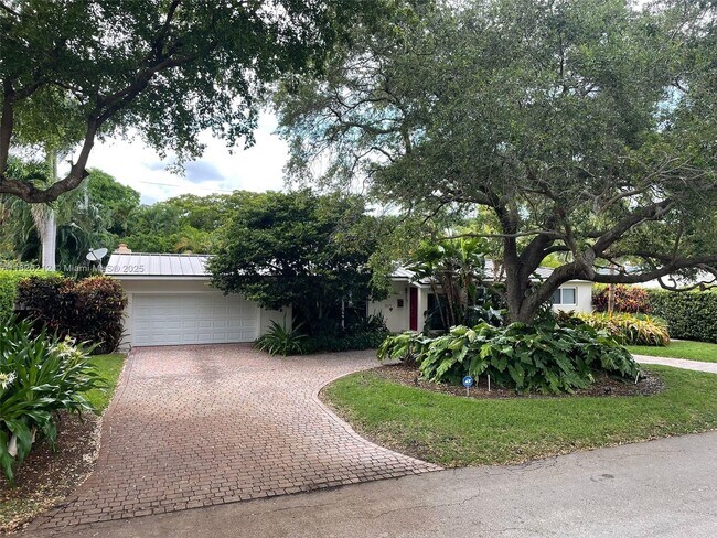 property at 3671 N Prospect Dr