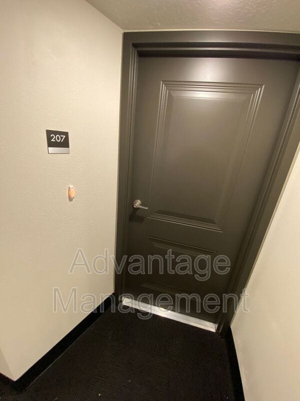 2244 N Canyon Rd in Provo, UT - Building Photo - Building Photo