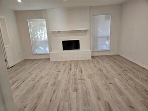 14324 Haymeadow Cir in Dallas, TX - Foto de edificio - Building Photo