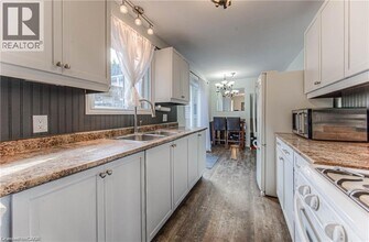 483 Kingscourt Dr in Waterloo, ON - Building Photo - Building Photo