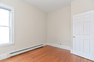 109 Beacon St, Unit #1 in Somerville, MA - Building Photo - Building Photo